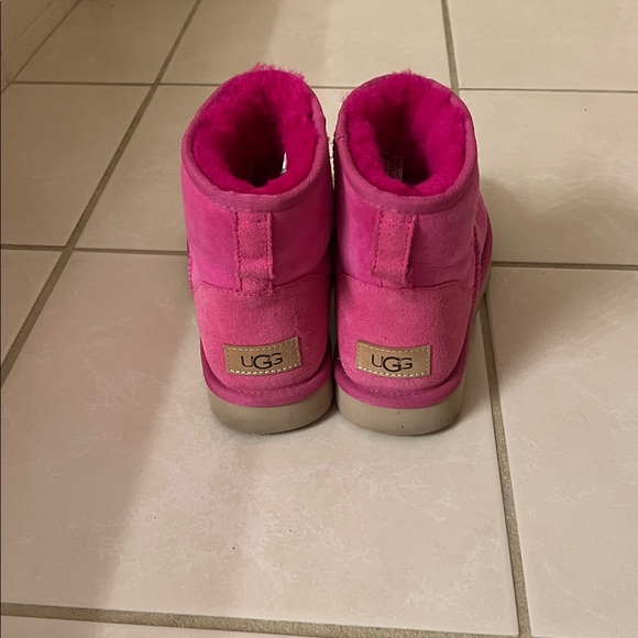 UGG pink shoes size 8 - Picture 5 of 10